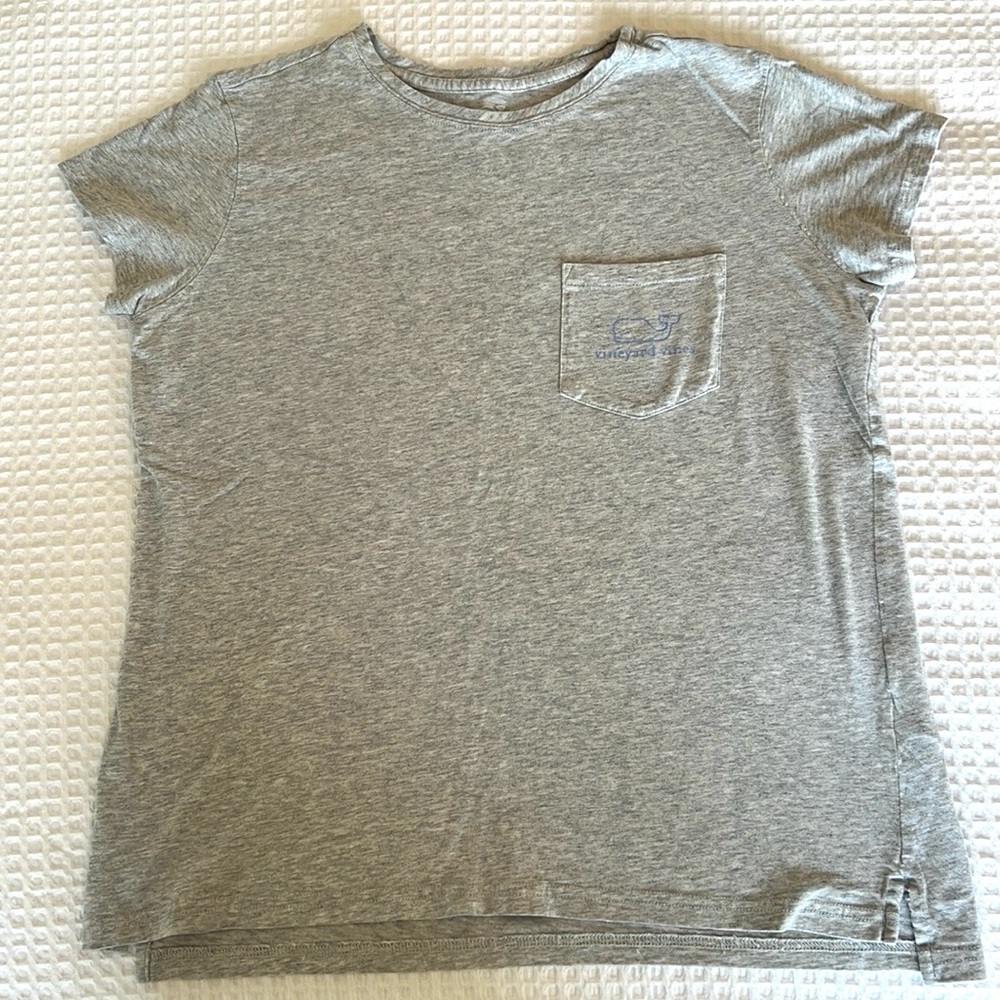 Vineyard Vines Women’s Relaxed Vintage Whale Pocket Tee Gray